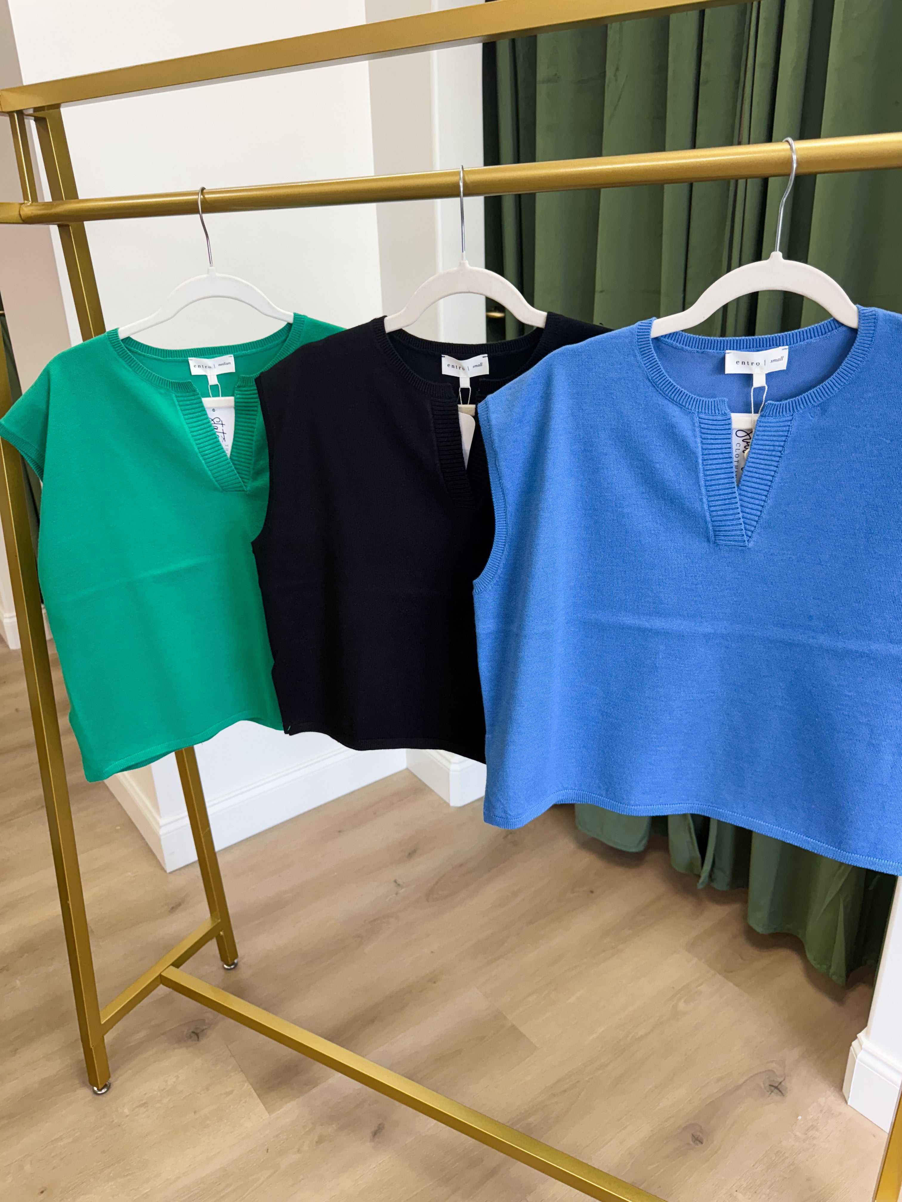 Styled in Solid Top